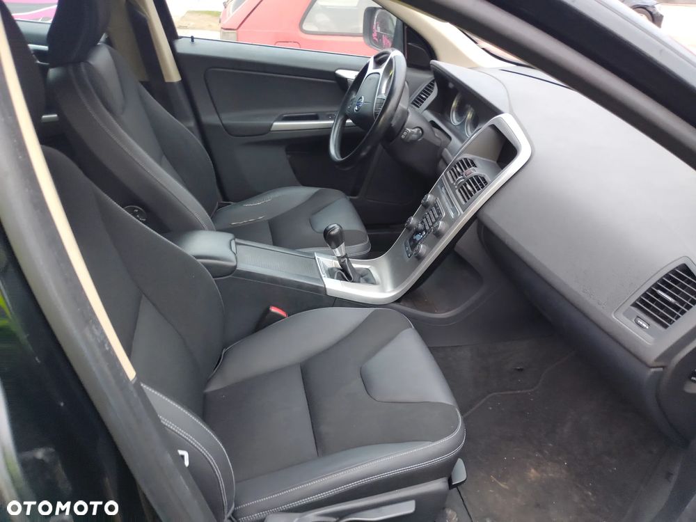 Volvo XC 60 D3 Momentum - 8