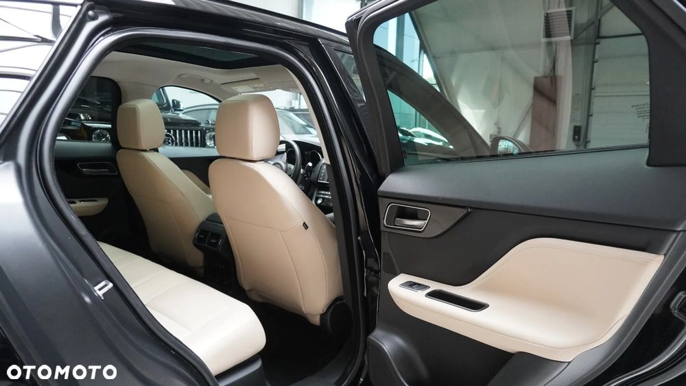 Jaguar F-Pace 2.0 i4P AWD R-Sport - 11