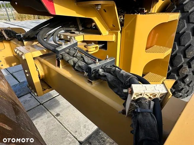 Caterpillar CS-563E - 17