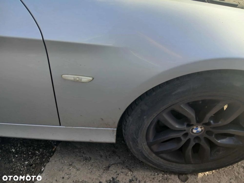 BMW E90 Zderzak przedni, maska, lampa przednia lewa, prawa, błotnik lewy, prawy. - 11