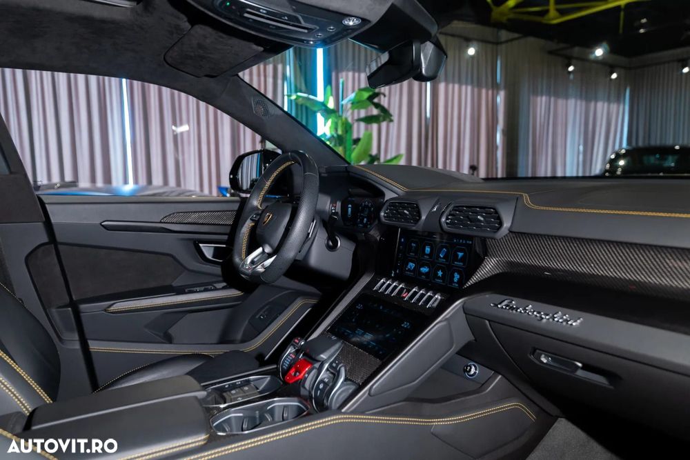 Lamborghini URUS - 34