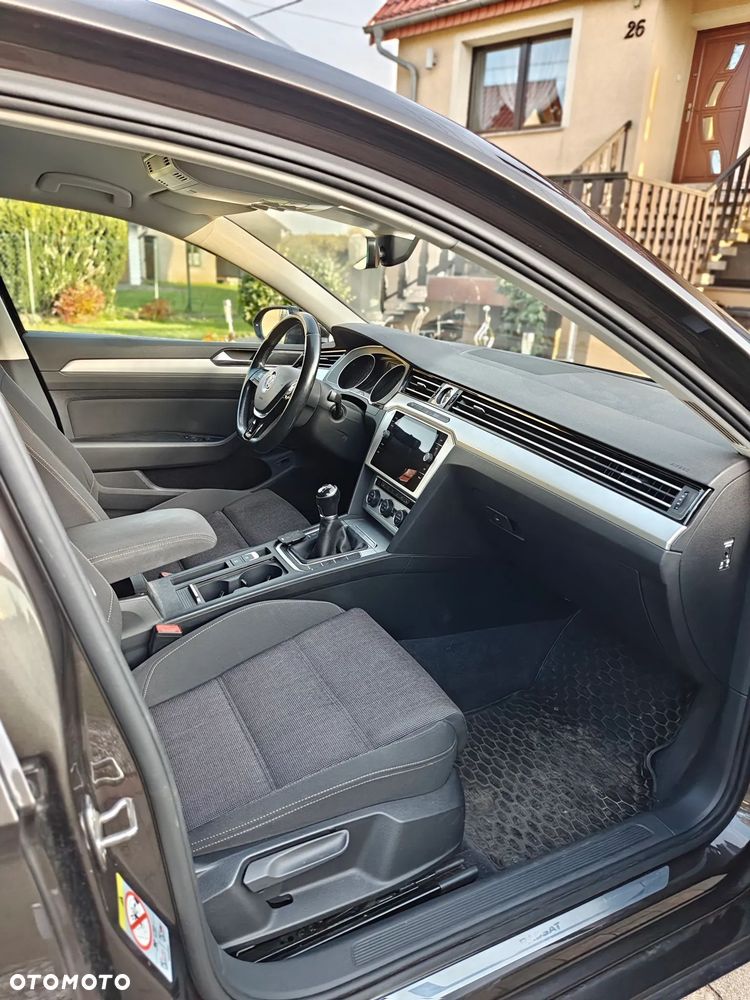 Volkswagen Passat 2.0 TDI SCR Comfortline - 9