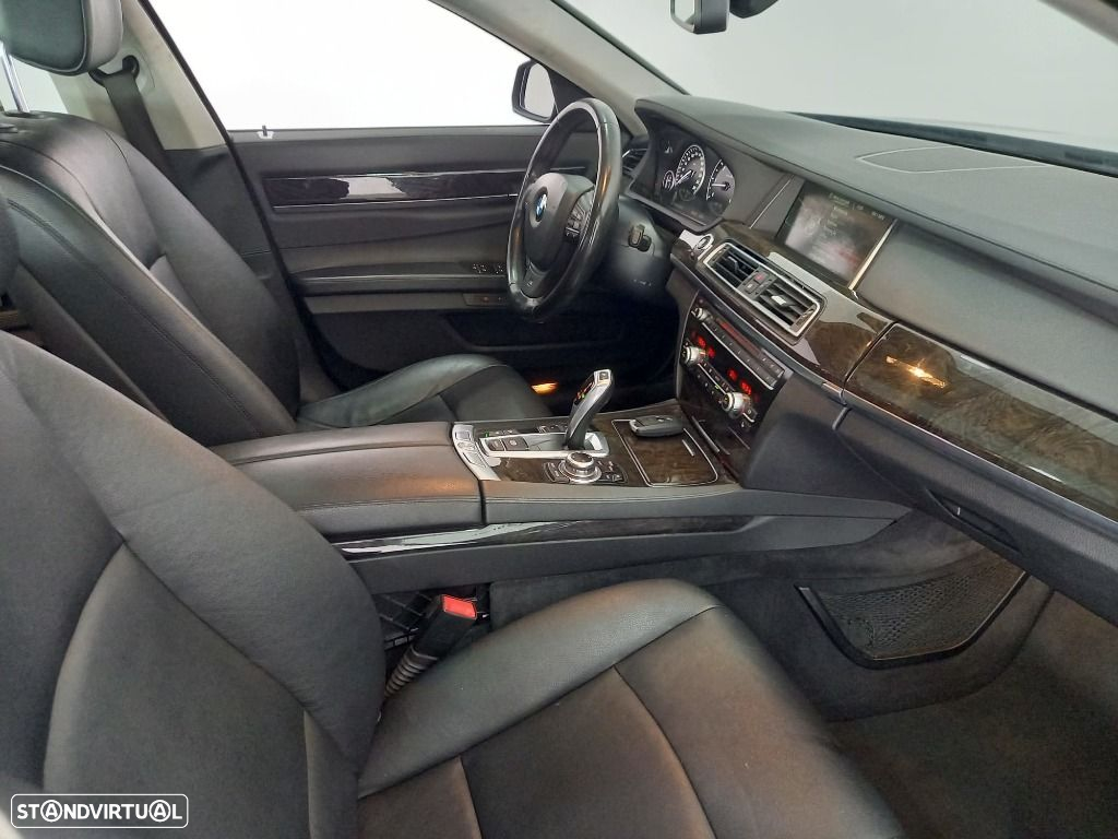 BMW 740 d xDrive - 19