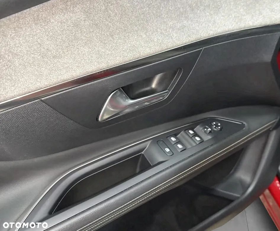 Peugeot 3008 1.6 PureTech HYbrid4 GT Line S&S EAT8 - 9