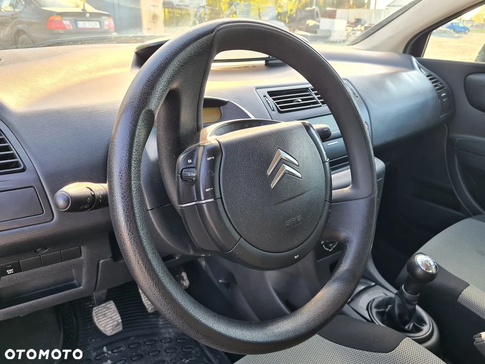 Citroën C4 1.4 16V Style - 17