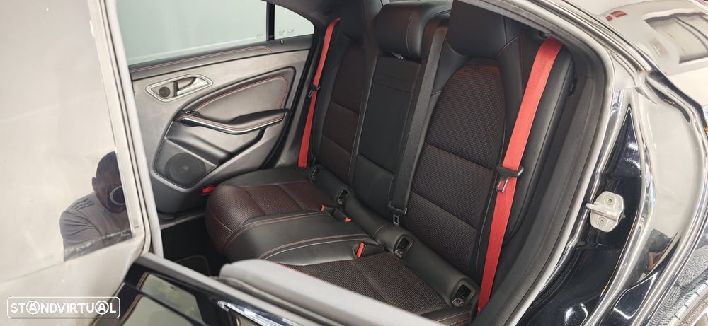 Mercedes-Benz CLA 45 AMG 4Matic 7G-DCT - 32