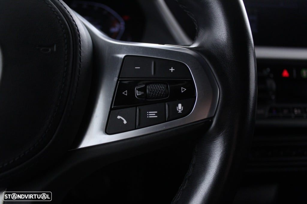 BMW 116 d Pack Desportivo M Auto - 23