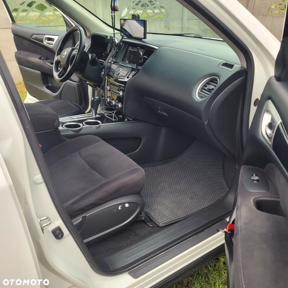Nissan Pathfinder - 5