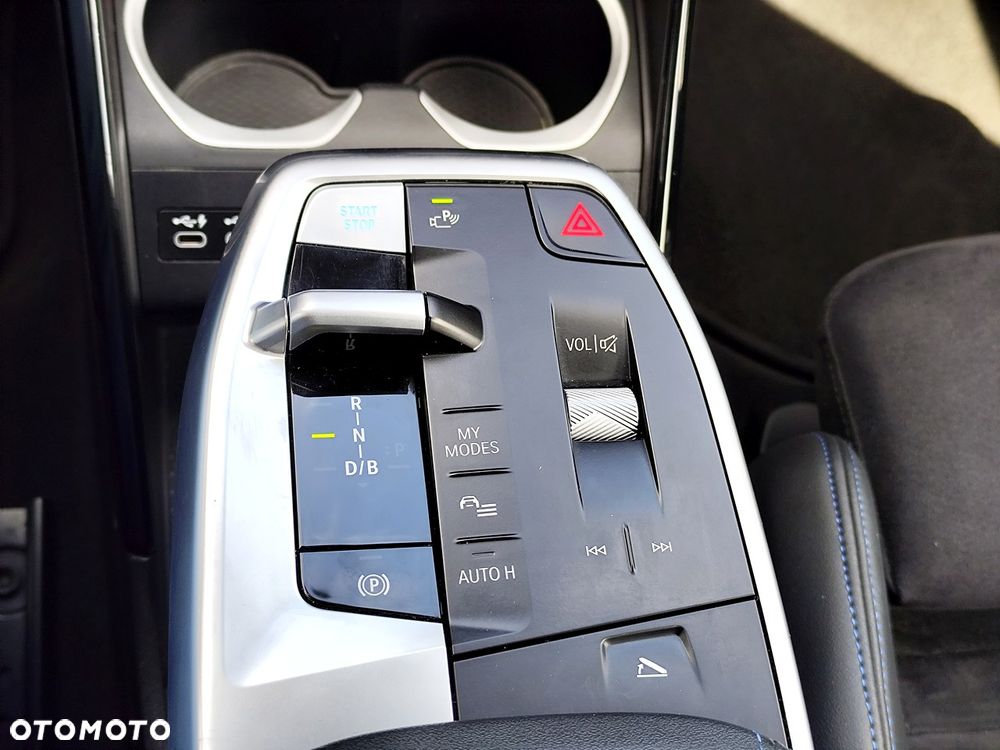 BMW iX2 xDrive30 66.5kWh M Sport - 21
