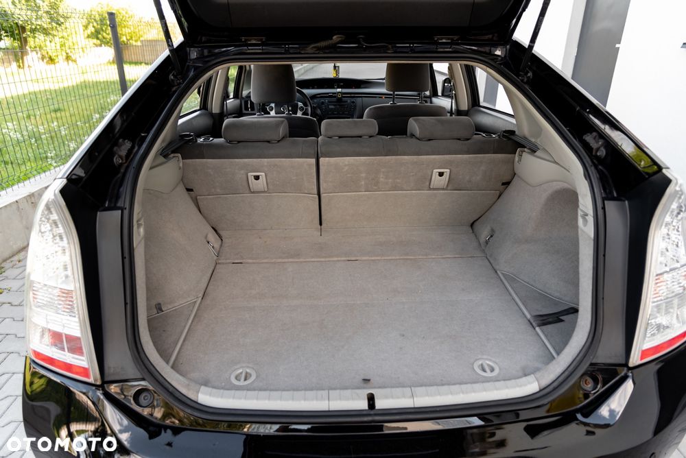 Toyota Prius 1.8 HSD Premium - 23