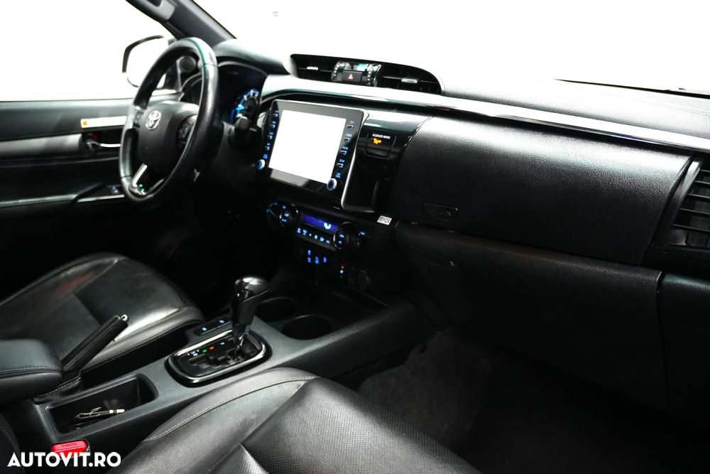 Toyota Hilux 2.8D 204CP 4x4 Double Cab AT Invincible - 10