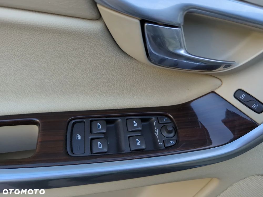 Volvo XC 60 - 25