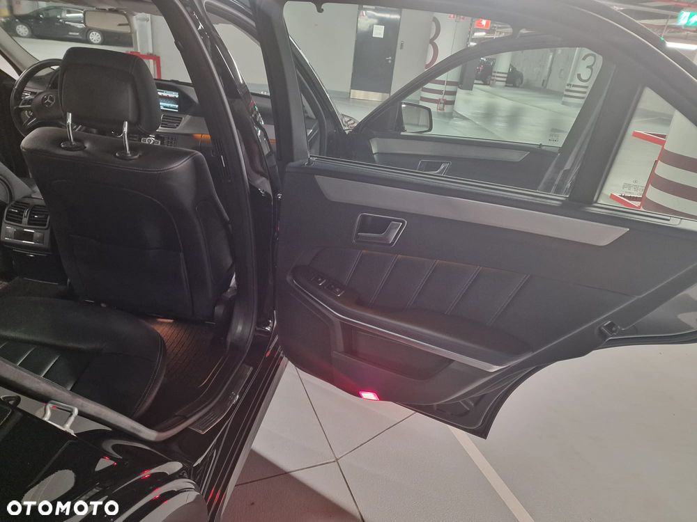 Mercedes-Benz Klasa E 300 4-Matic Elegance - 14