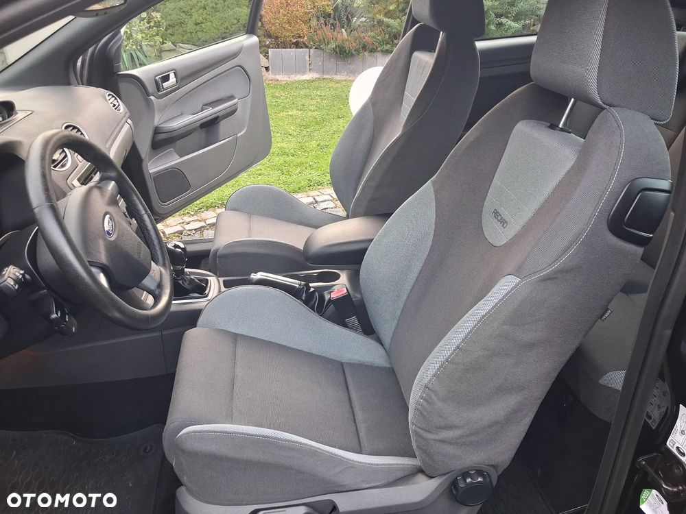 Ford Focus 2.5 ST - 11