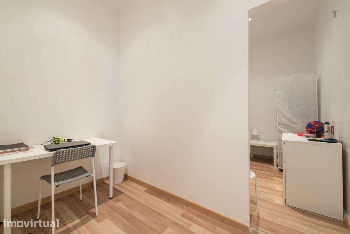 Quarto - localizado em Anjos Lisbon - Grande imagem: 3/12