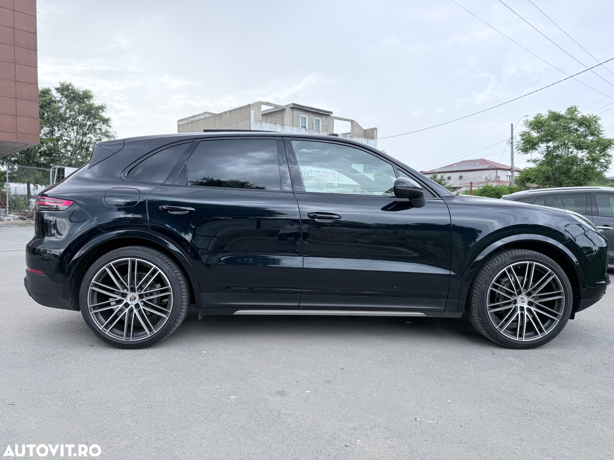 Porsche Cayenne Standard - 4