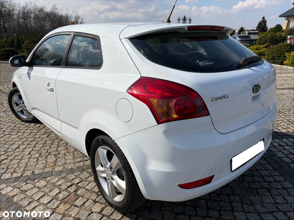 Kia Ceed - 8