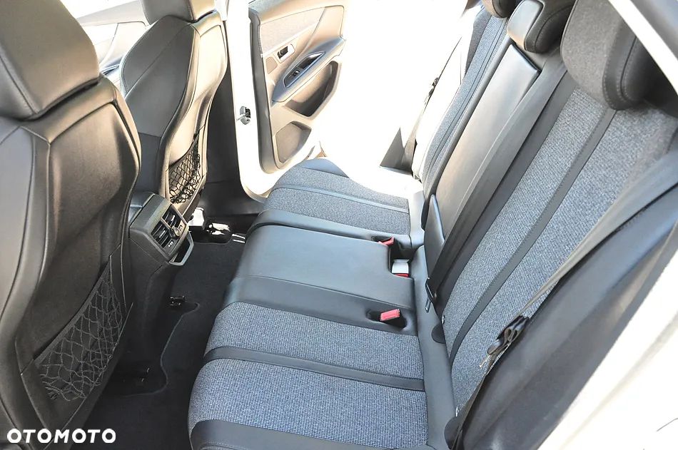 Peugeot 3008 BlueHDi 130 Stop & Start Allure Business-Paket - 24