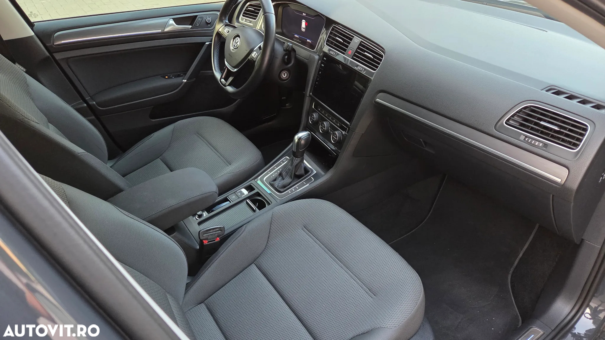Volkswagen e-Golf - 10