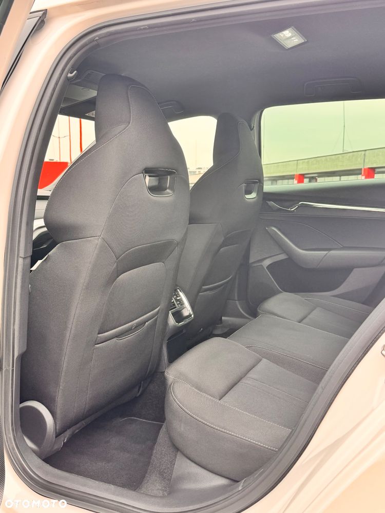 Skoda Octavia 2.0 TDI DSG First Edition - 10