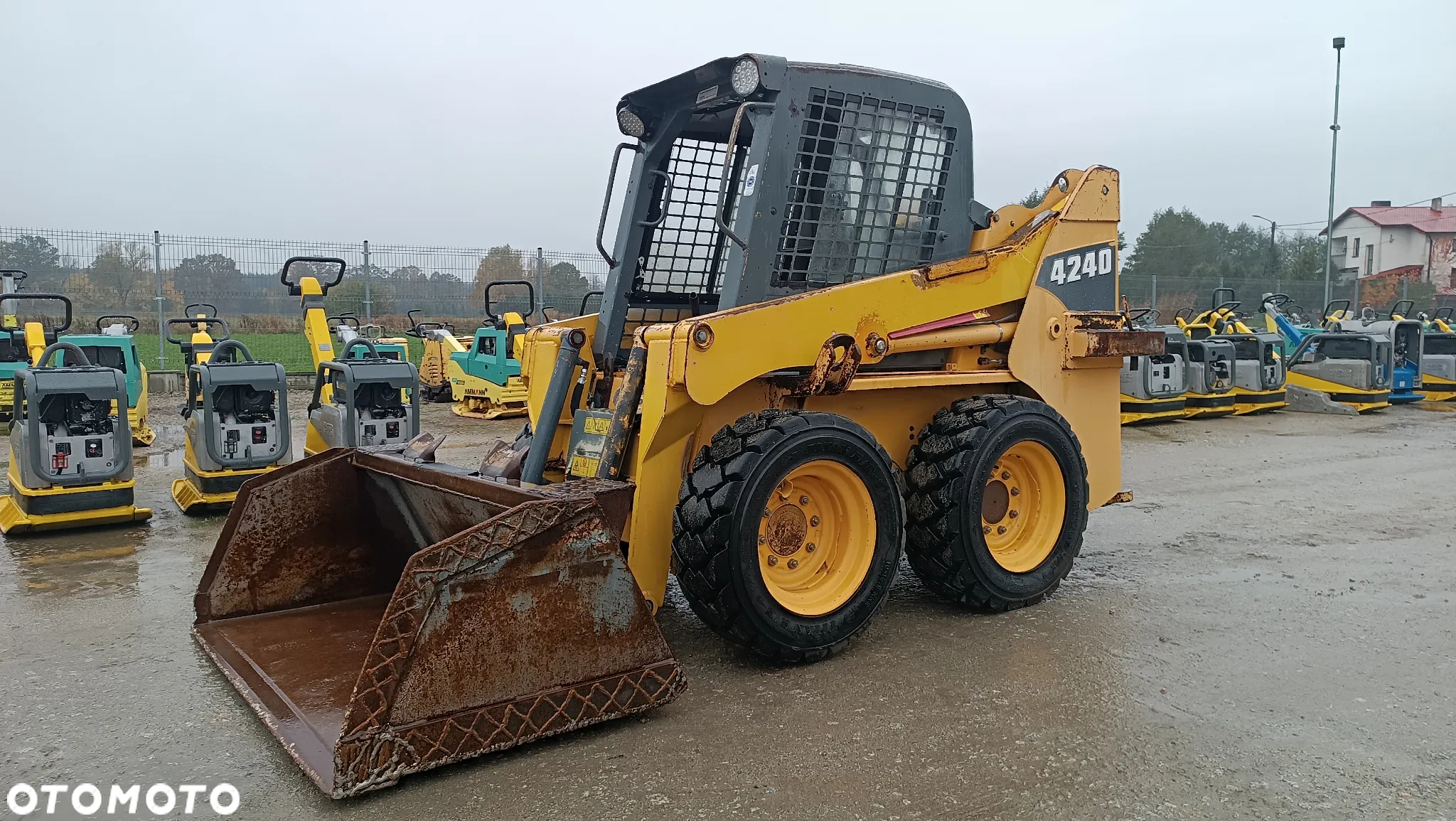 Gehl 4240 - 10