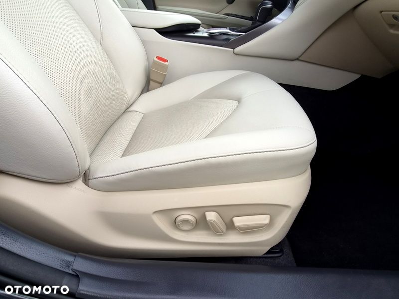 Toyota Camry - 20