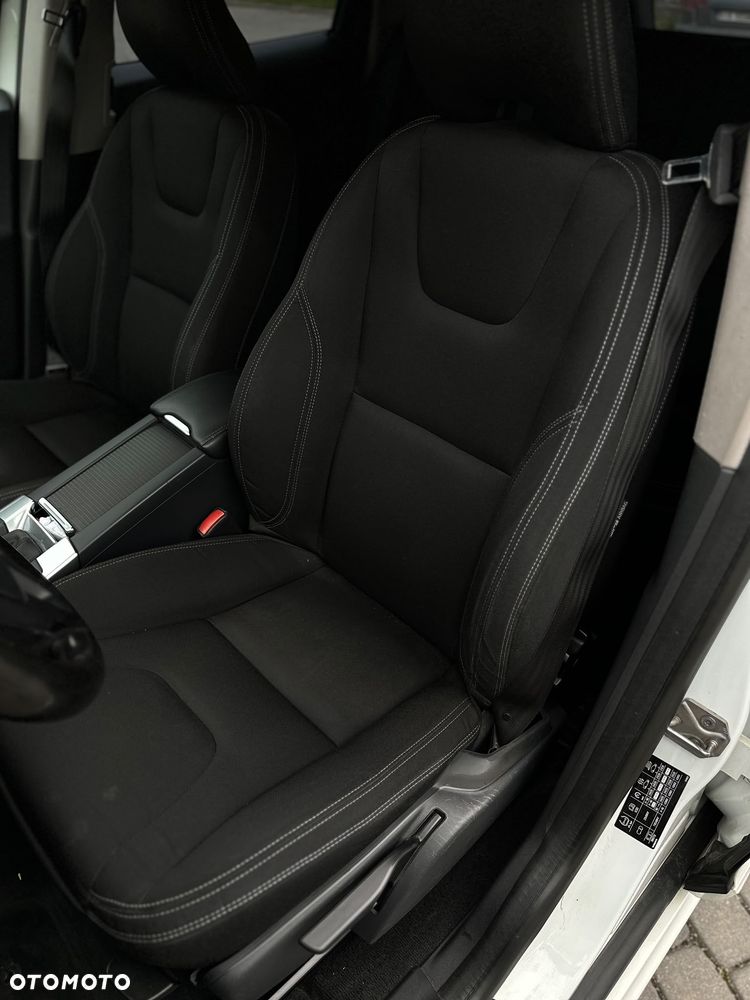 Volvo XC 60 D4 AWD Momentum - 10