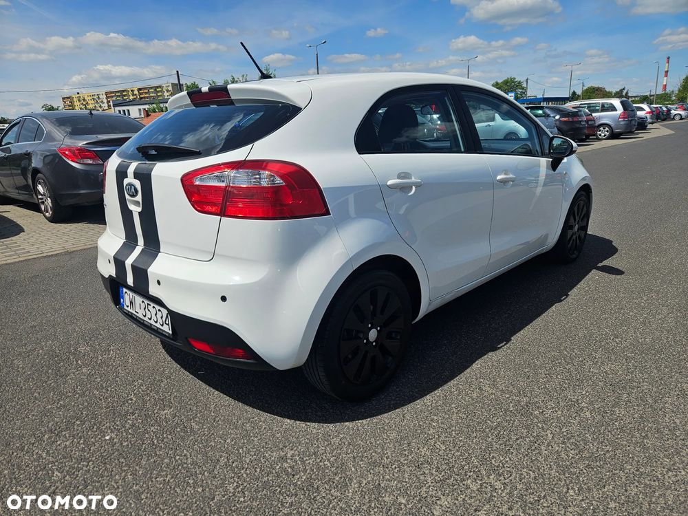 Kia Rio 1.2 Dream Team Edition - 6