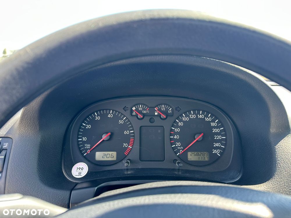 Volkswagen Golf 1.6 - 6