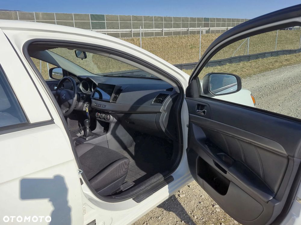 Mitsubishi Lancer 1.6 Inform - 12