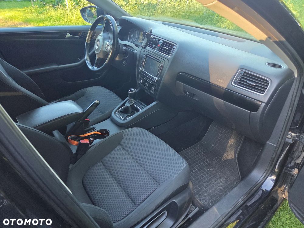 Volkswagen Jetta - 5