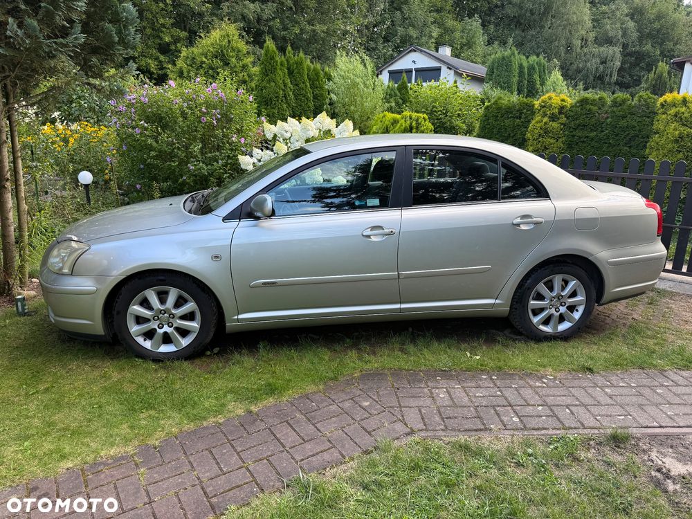 Toyota Avensis 1.8 VVT-i Sol - 1