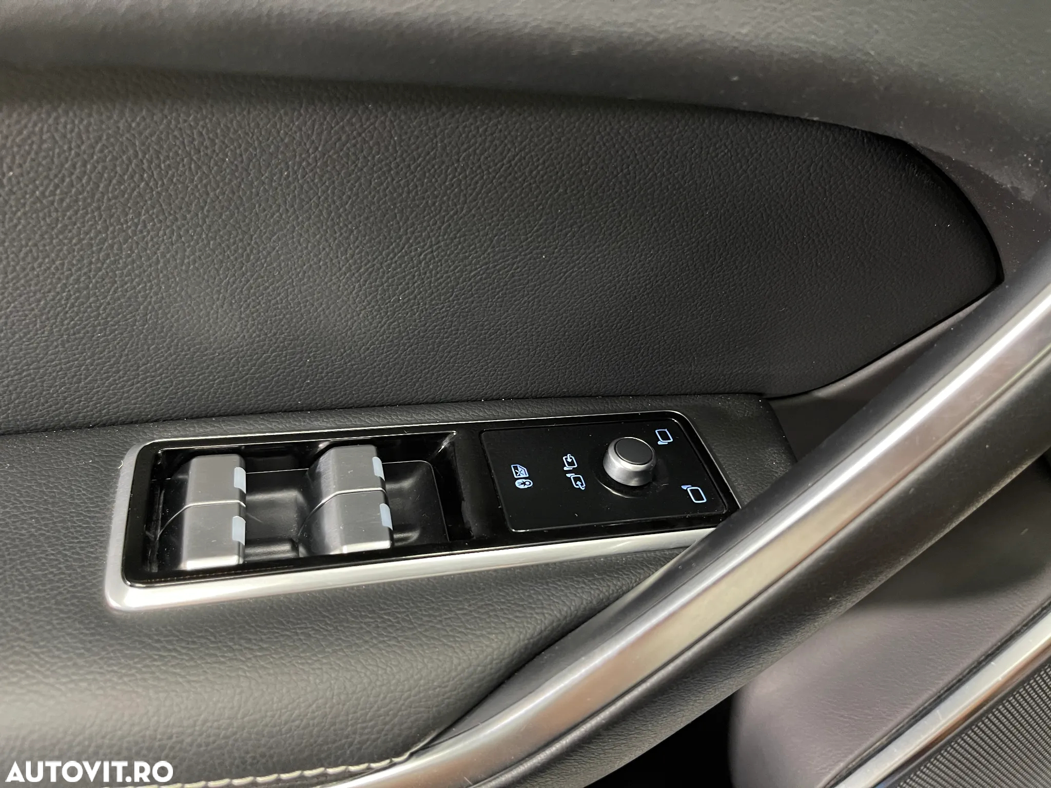 Jaguar F-Pace P250 AWD R-Dynamic SE - 26