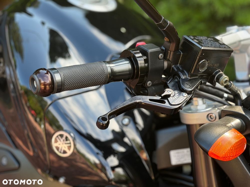 Yamaha FZ - 26