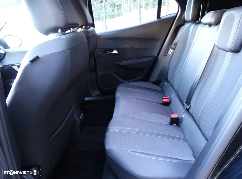 Peugeot 2008 1.2 PureTech Allure EAT8 - 23