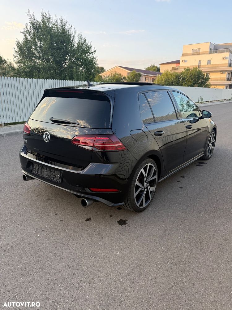 Volkswagen Golf - 6