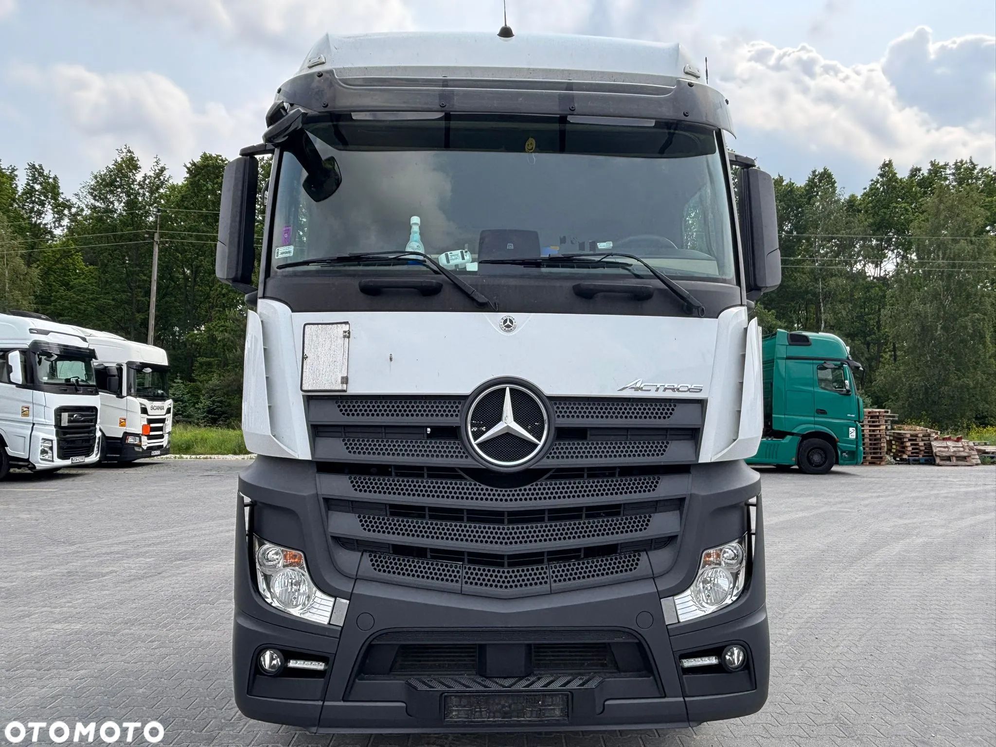 Mercedes-Benz Actros - 1