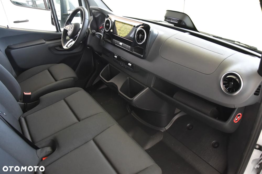 Mercedes-Benz Sprinter - 11