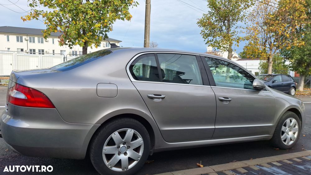 Skoda Superb 2.0 TDI Elegance DSG - 4