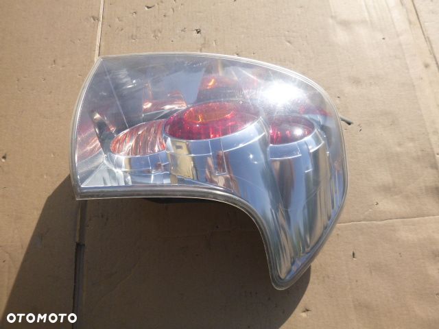 LAMPA PRAWY TYŁ PRAWA TYLNA TOYOTA COROLLA VERSO II - 10