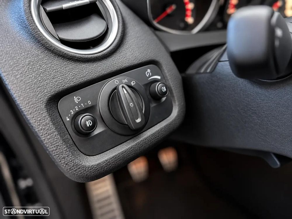 Ford Fiesta 1.6 EcoBoost ST - 19