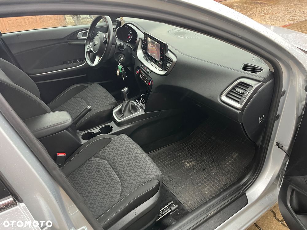 Kia Ceed 1.5 T-GDI M - 25