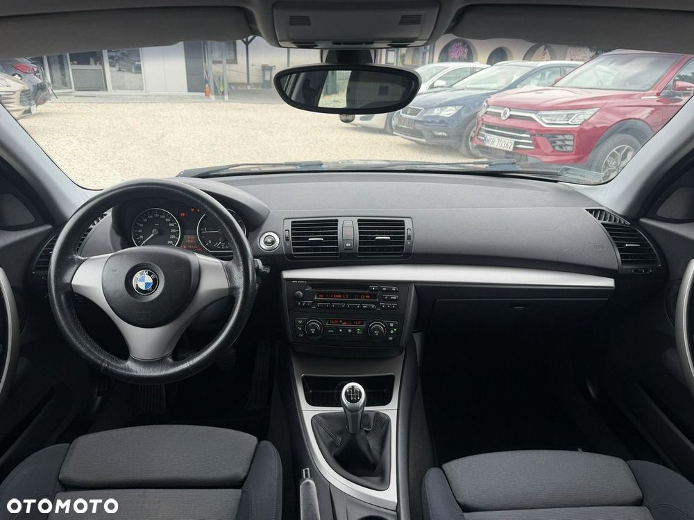 BMW Seria 1 120d - 24