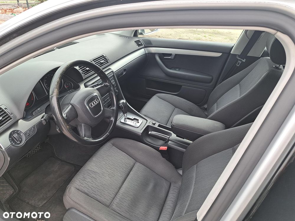 Audi A4 Limousine - 11