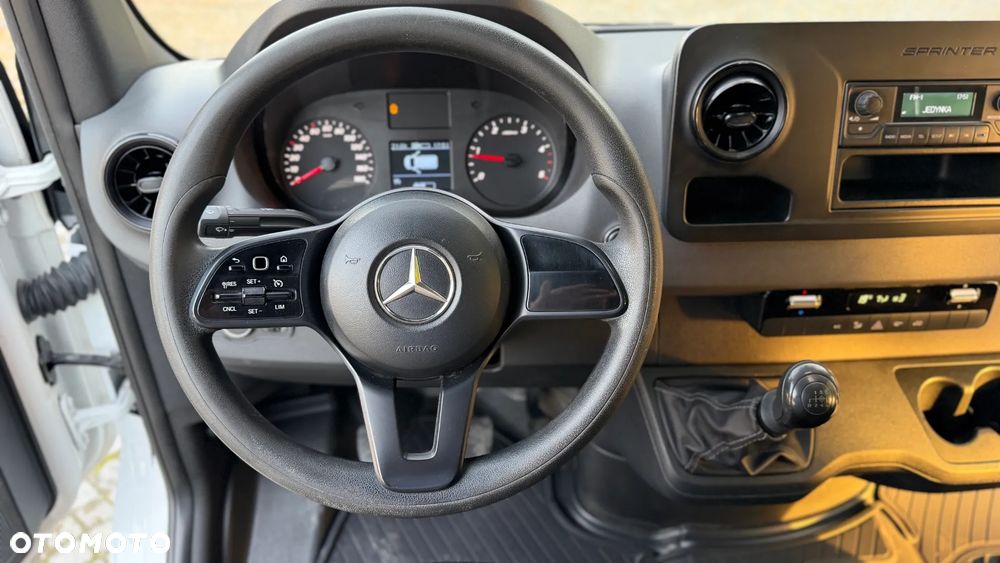 Mercedes-Benz SPRINTER - 24