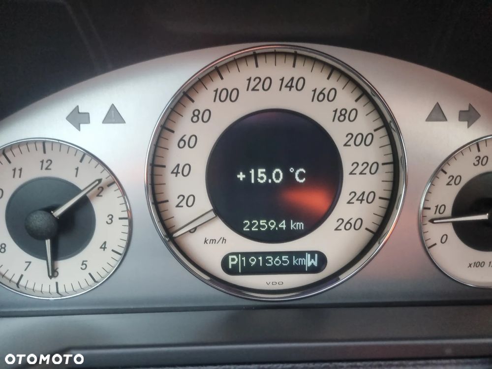 Mercedes-Benz Klasa E 240 4-Matic Avantgarde - 13