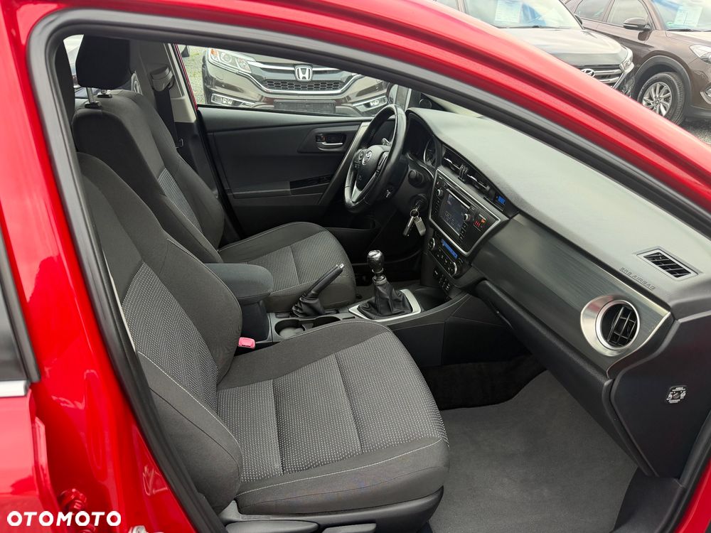 Toyota Auris - 11