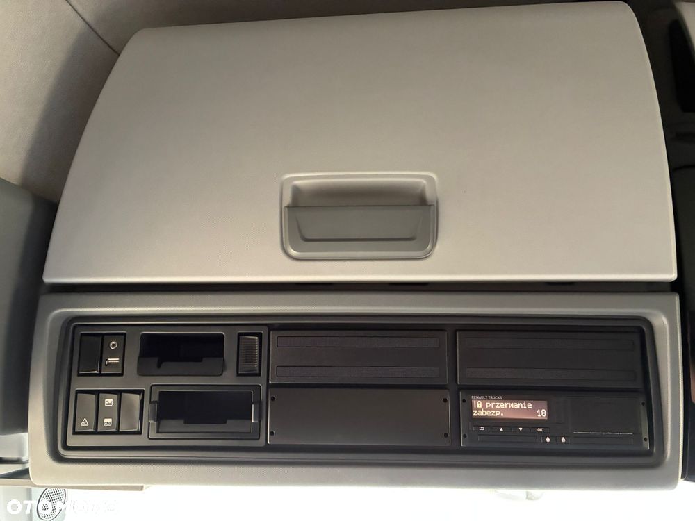 Renault T480 Sleeper Cab - 12