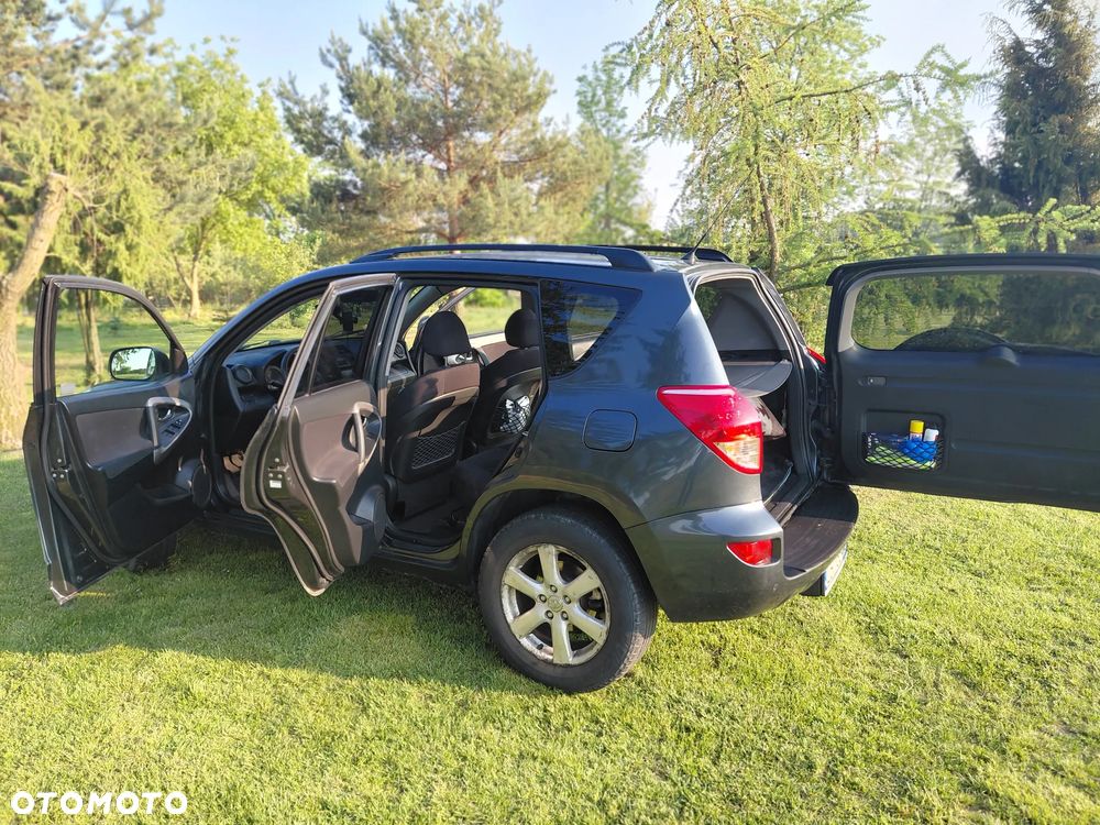 Toyota RAV4 - 2