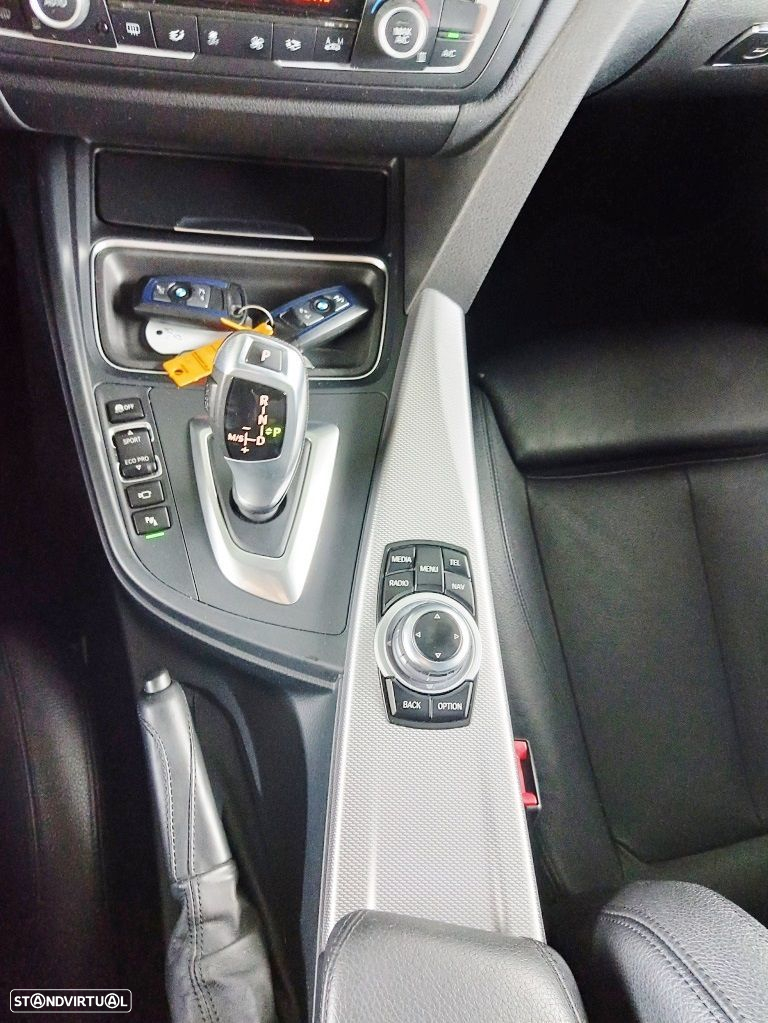 BMW 320 d Auto Pack M - 33